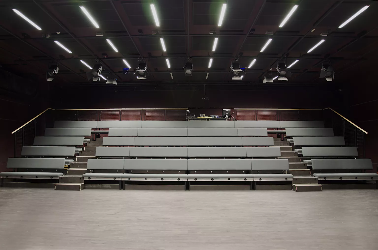 petite salle / vue du plateau